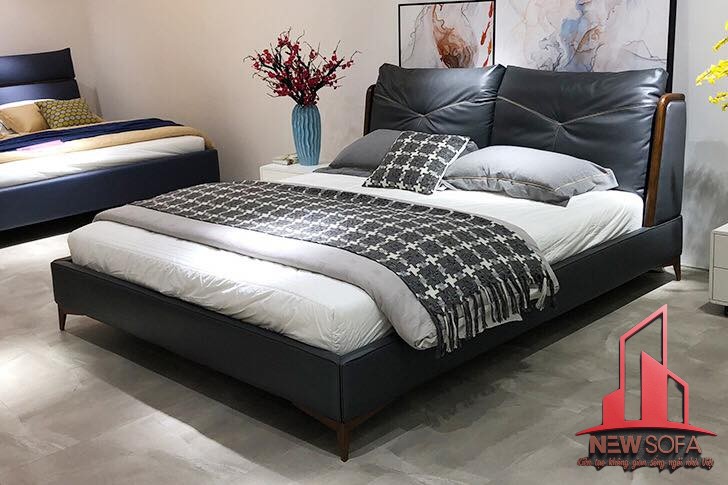 Giường bọc da cổ điển màu đen bóng mang vẻ đẹp sang trọng